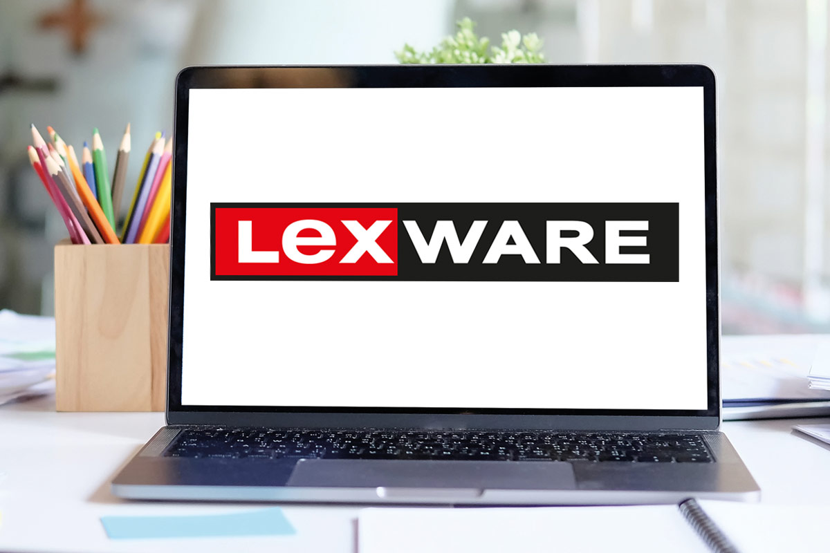 Ein Notebook mit geöffnetem Lexware-Programm.